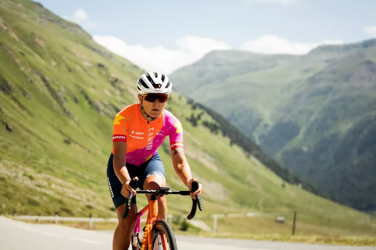 Descubre la bicicleta y la equipación del Canyon/SRAM Racing para el Tour de Francia femenino