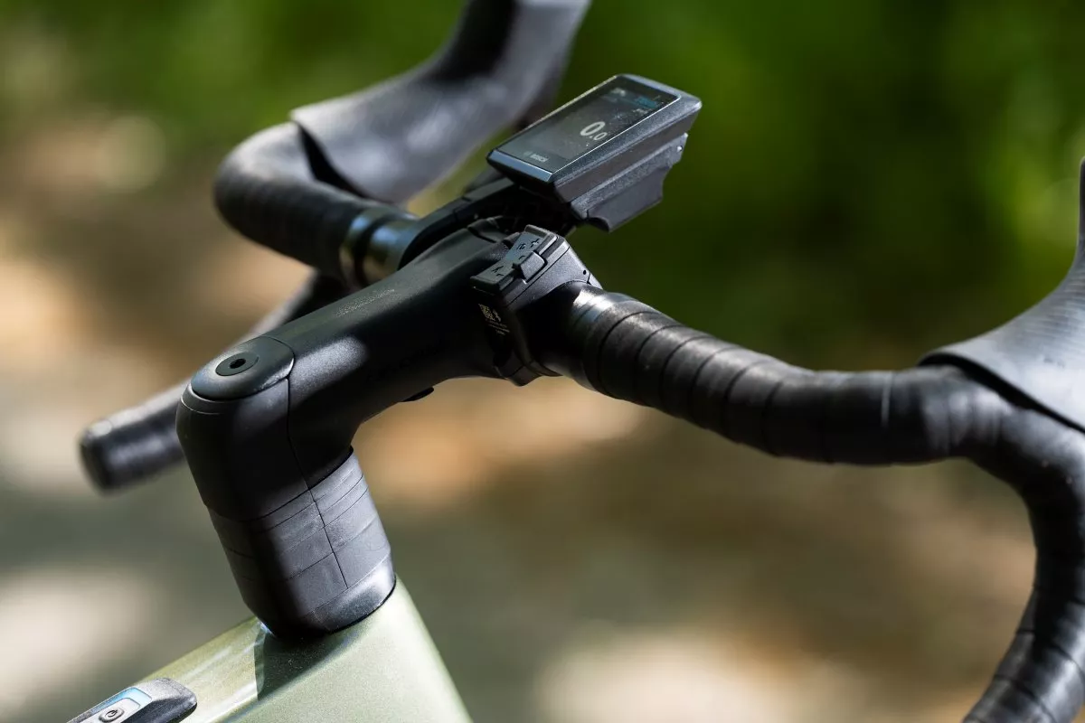 Probamos la Cannondale Synapse Neo Allroad 1, una e-bike confortable, rápida y versátil
