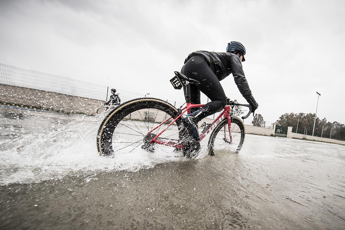 Centímetro biografía Adiccion Ciclismo y agua: Consejos para salir a rodar con lluvia | Maillot Magazine