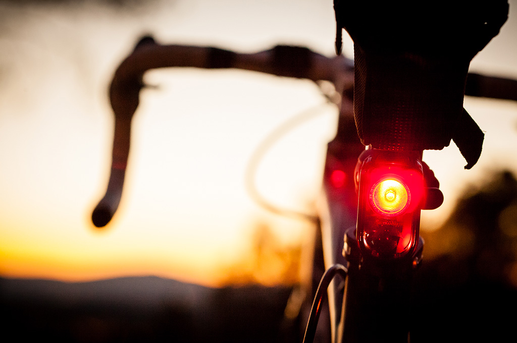 contar Inconsciente átomo Por qué debes llevar "luces de día" en tu bicicleta | Maillot Magazine
