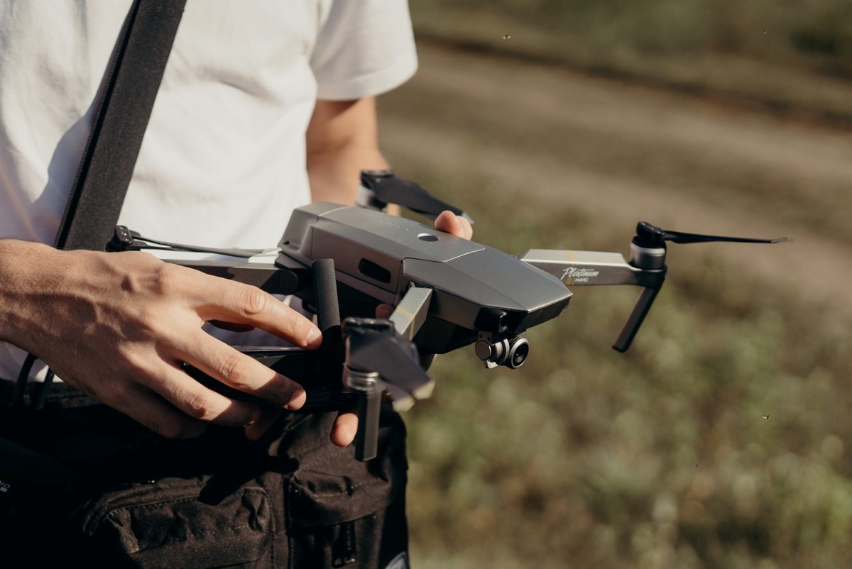 La UCI rectifica: drones permitidos para captar imágenes en carrera a partir de marzo