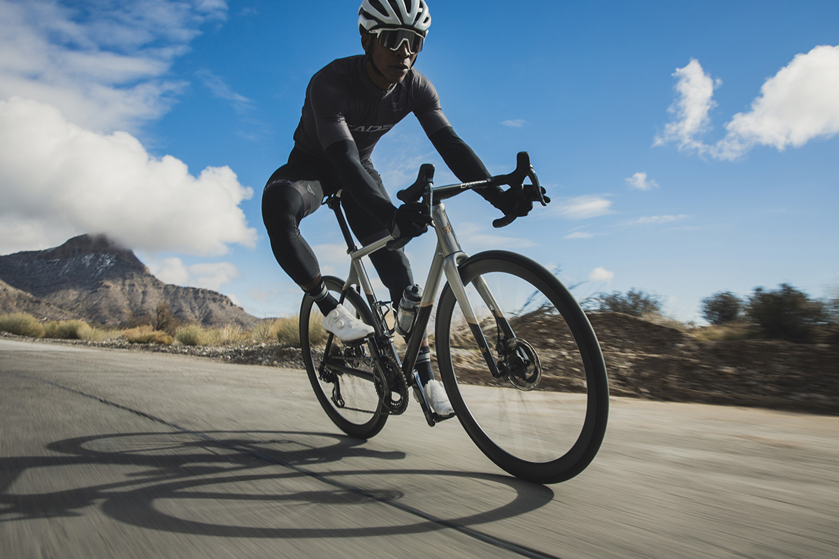 Novedades Cadex 2024: ruedas Max 40, neumático Race GC Tire y los manillares Aero y Race Integrated