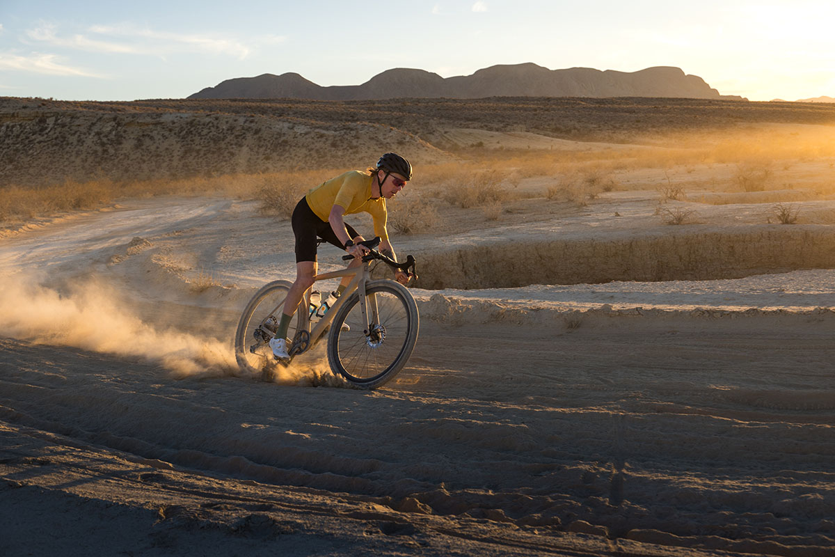 El GRX se hace “wireless”: Nuevo Shimano GRX RX827 Di2 con recuperación de impactos