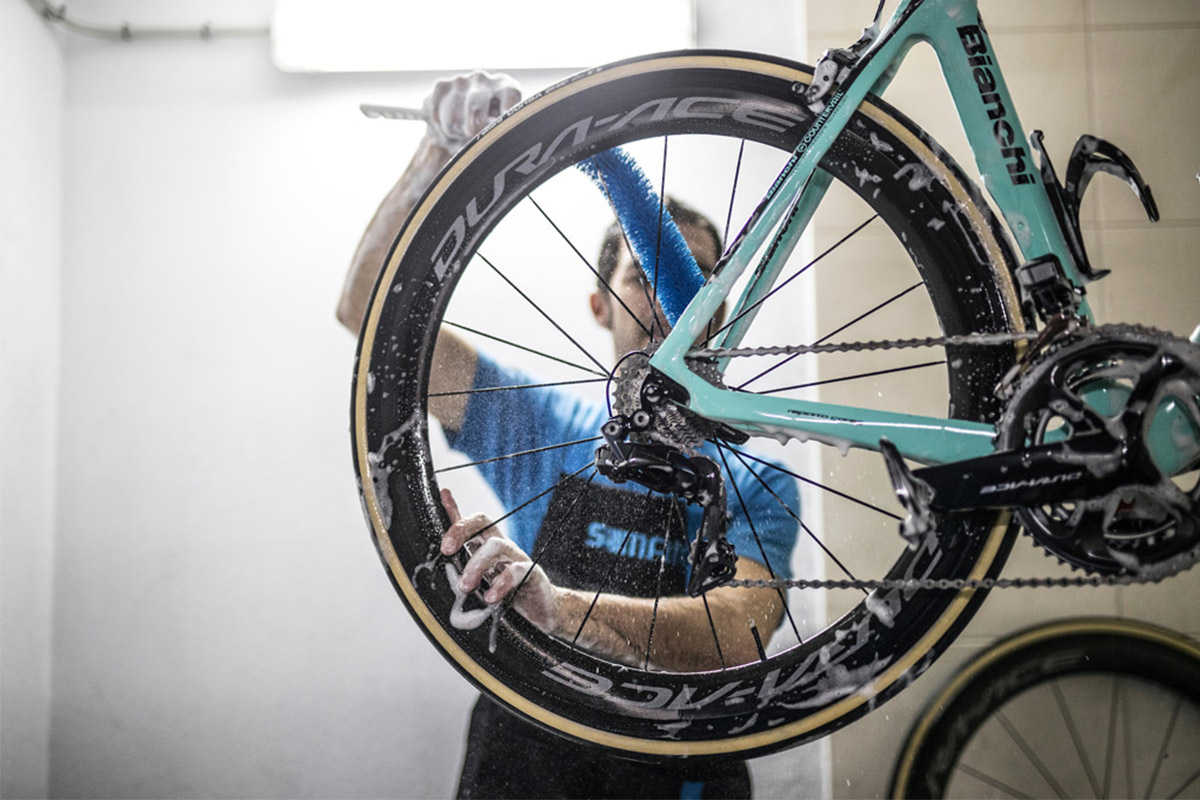 10 cosas que debes hacer y evitar al limpiar y lubricar la transmisión de tu bicicleta