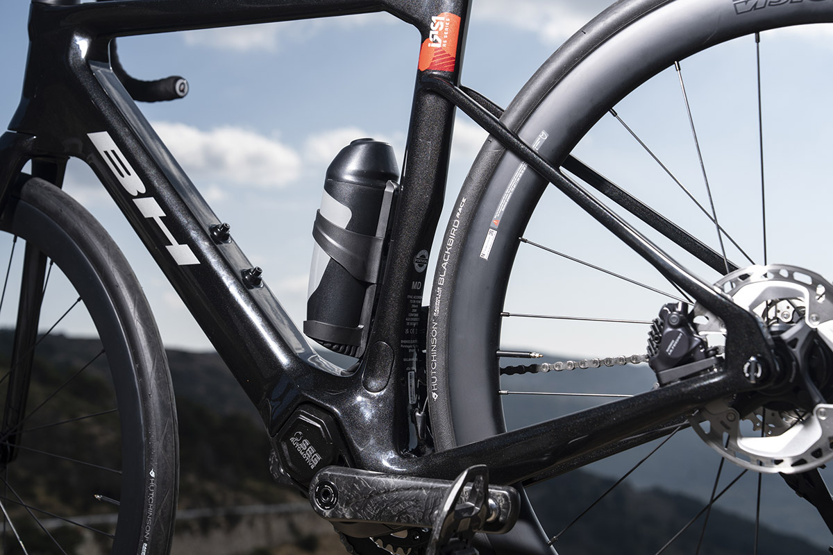 La nueva BH iRS1, con motor SEG BLM, marca una nueva generación de ebikes de carretera