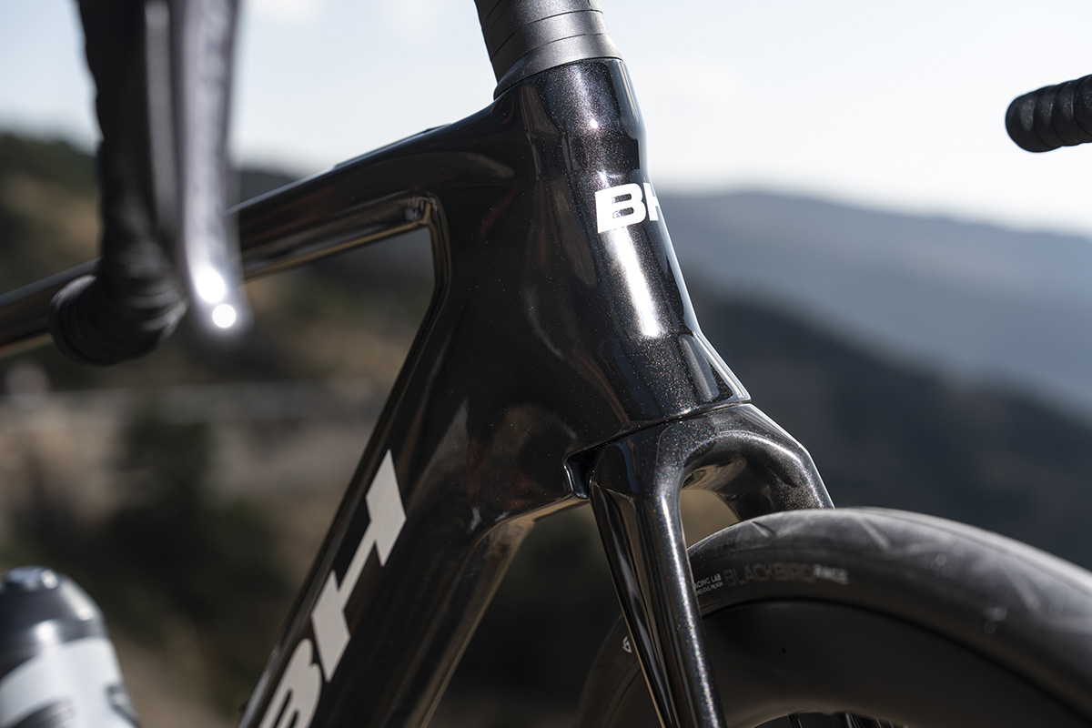 La nueva BH iRS1, con motor SEG BLM, marca una nueva generación de ebikes de carretera