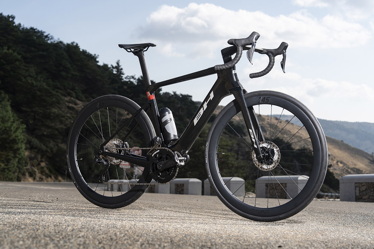 La nueva BH iRS1, con motor SEG BLM, marca una nueva generación de ebikes de carretera