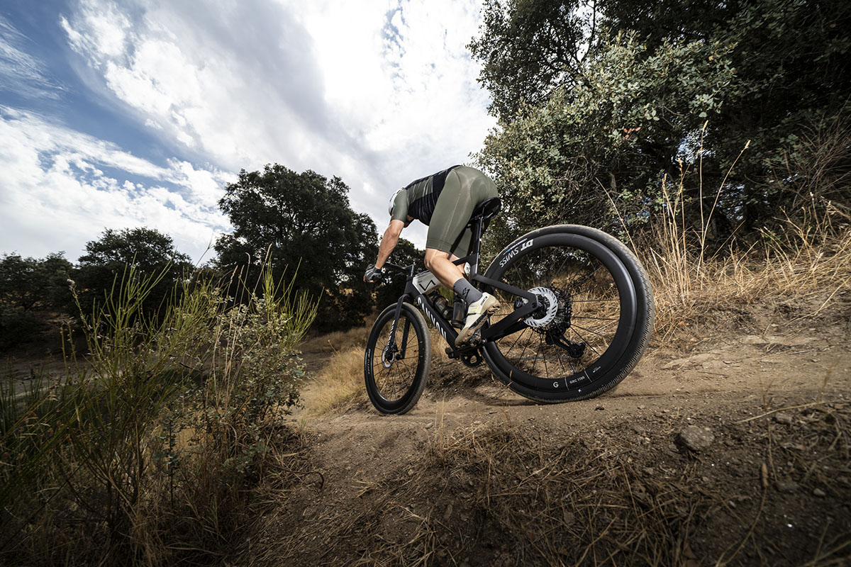 Probamos la Canyon Grail Gen3 CFR Di2: Aero y capacidad de carga para gravel race