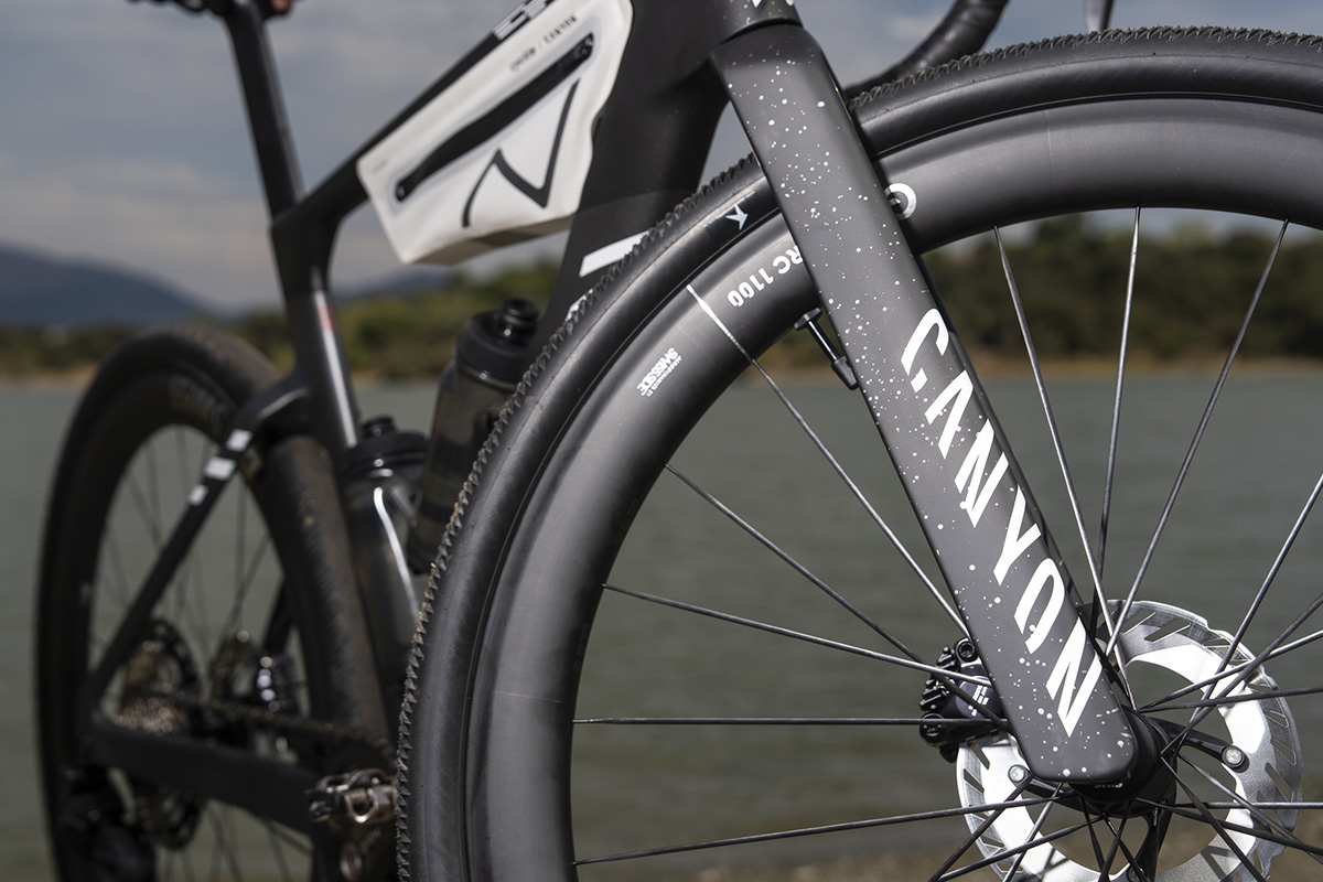 Probamos la Canyon Grail Gen3 CFR Di2: Aero y capacidad de carga para gravel race