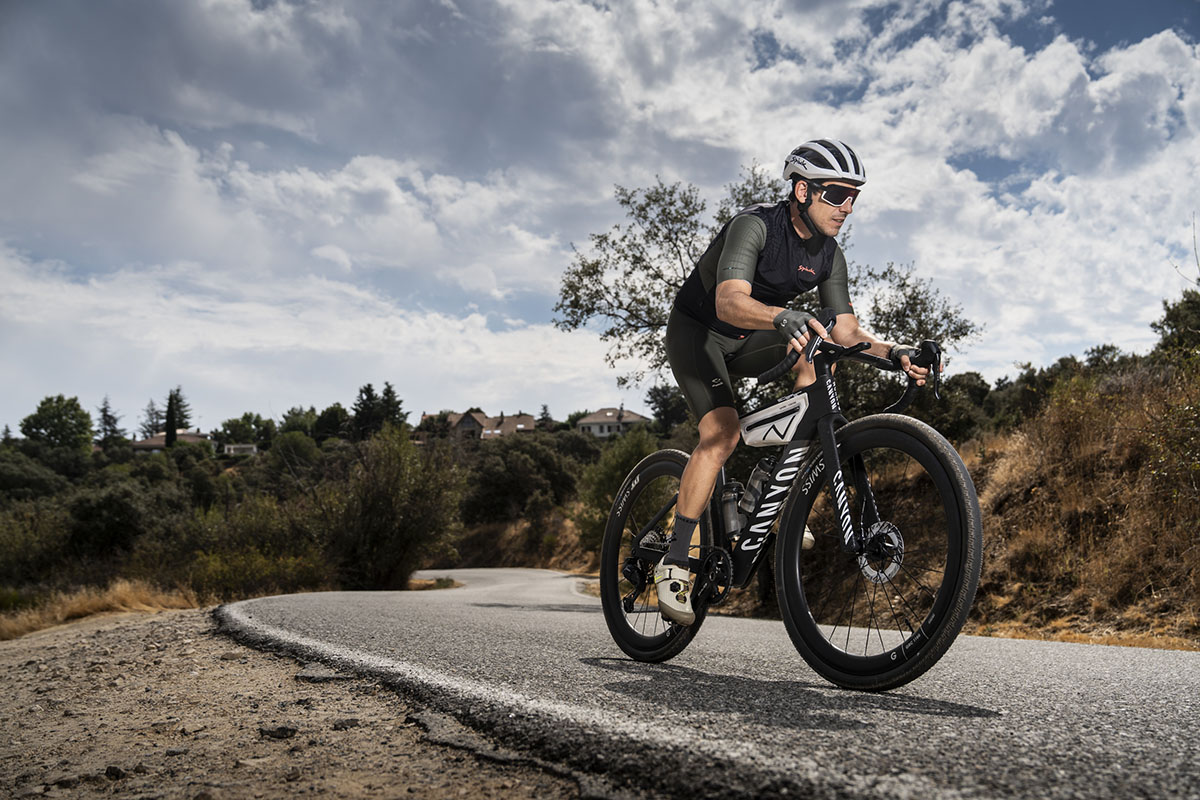 Probamos la Canyon Grail Gen3 CFR Di2: Aero y capacidad de carga para gravel race