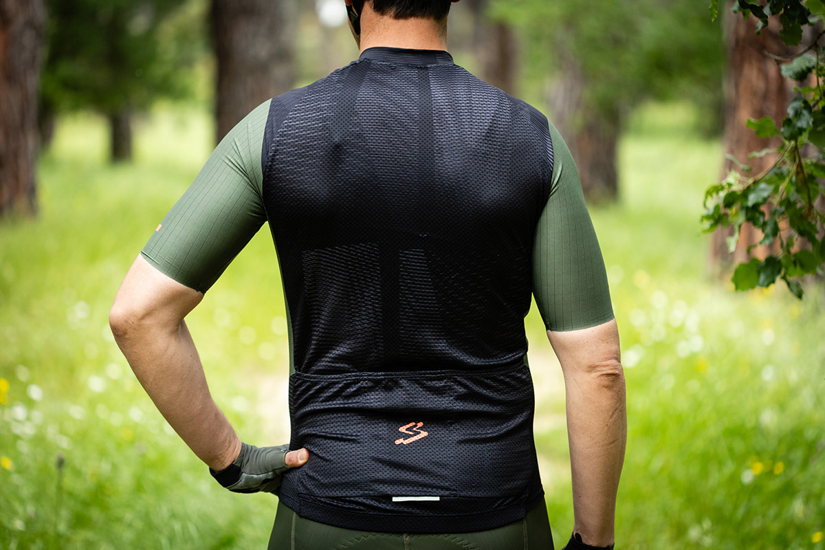 Probamos la combinación de maillot Searchers y culotte Anatomic de Spiuk para gravel y gran fondo