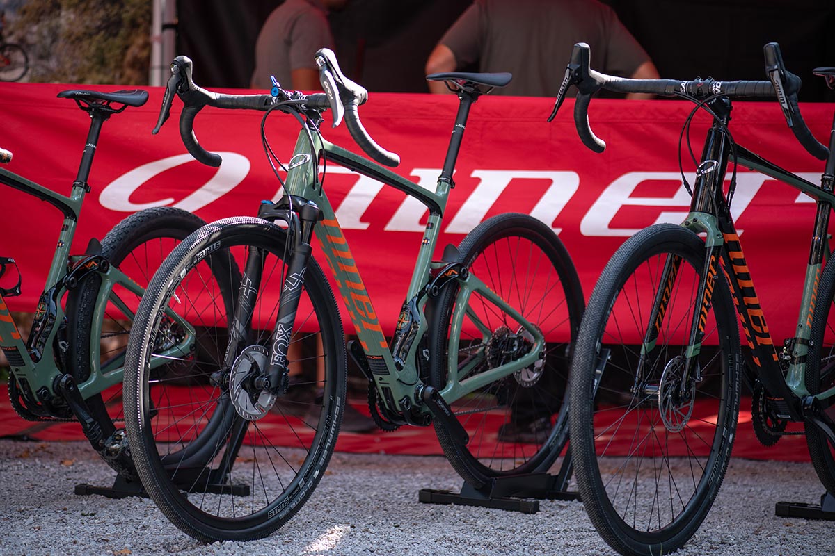 Stand de Niner y Vaast en el Road Connection de 2020