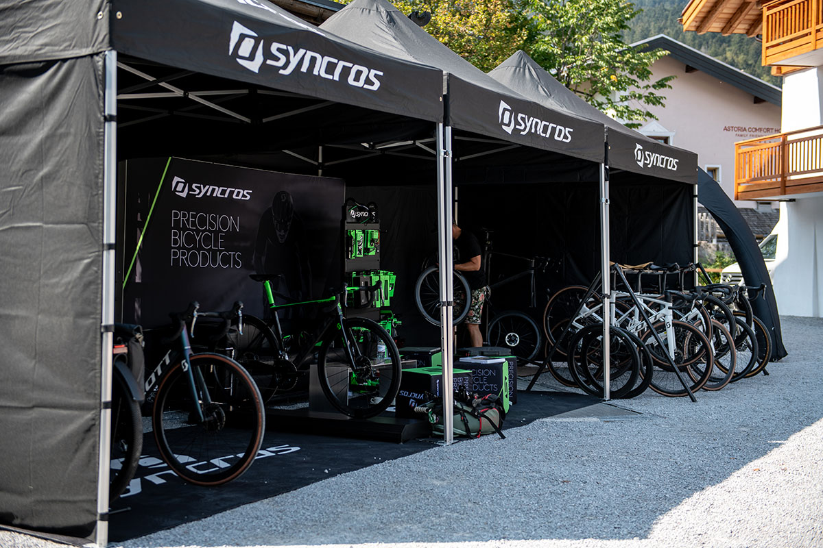 Stand de Syncross-SCOTT en el Road Connection 2020