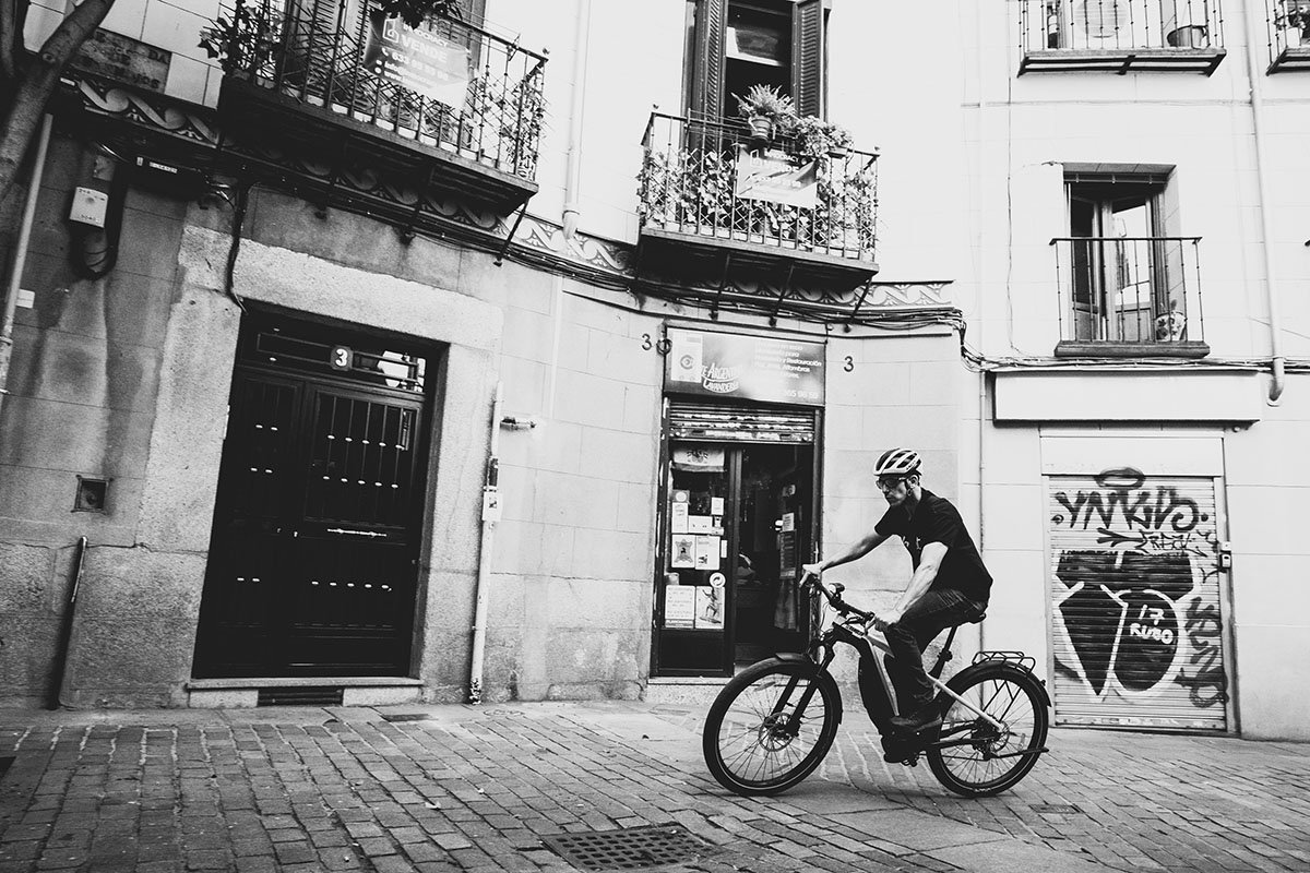 Con la Ducati e-Scrambler por las calles de Madrid