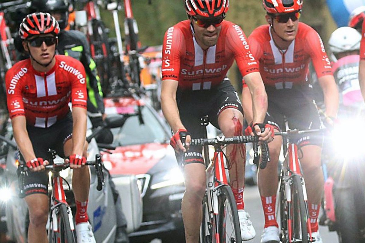 Caída de Tom Dumoulin en la 4ª etapa del Giro 2019