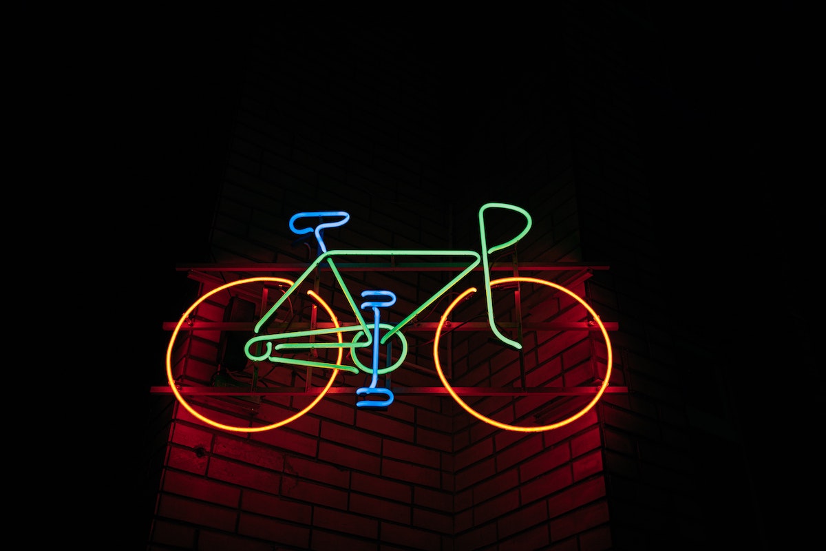 Consejos para pedalear por la ciudad de noche