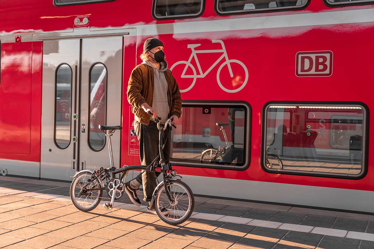 Los trenes alemanes se alían con Brompton para impulsar el ciclismo urbano