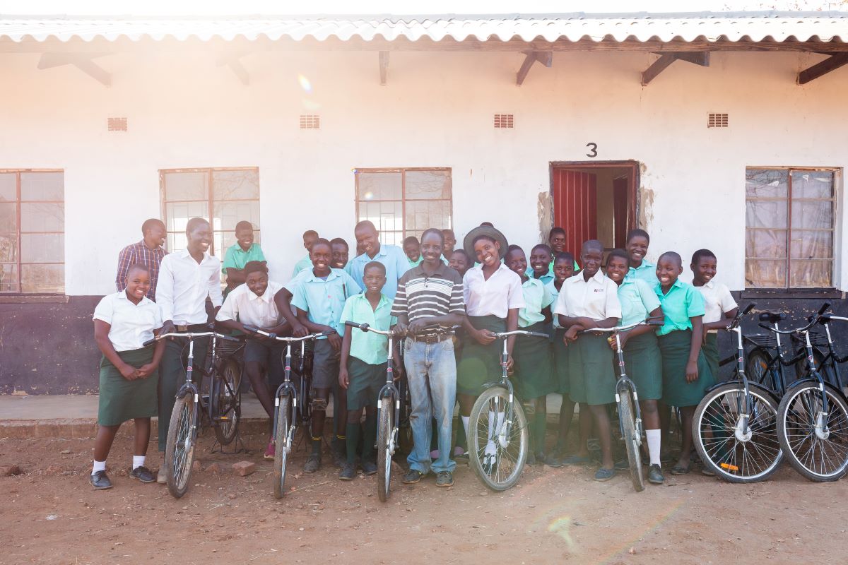 La Semana: ¿Por qué hacen falta bicis en África? Giant Stormguard E+ y la gama infinita de Mondraker
