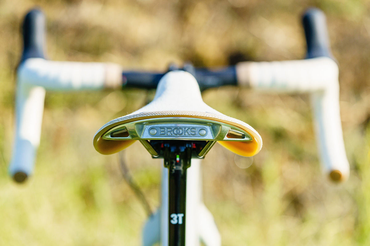BMW gravel bike por 3T