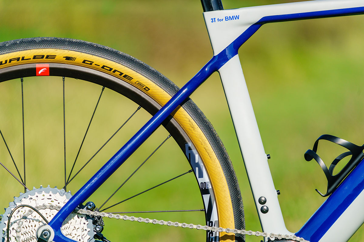 BMW gravel bike por 3T