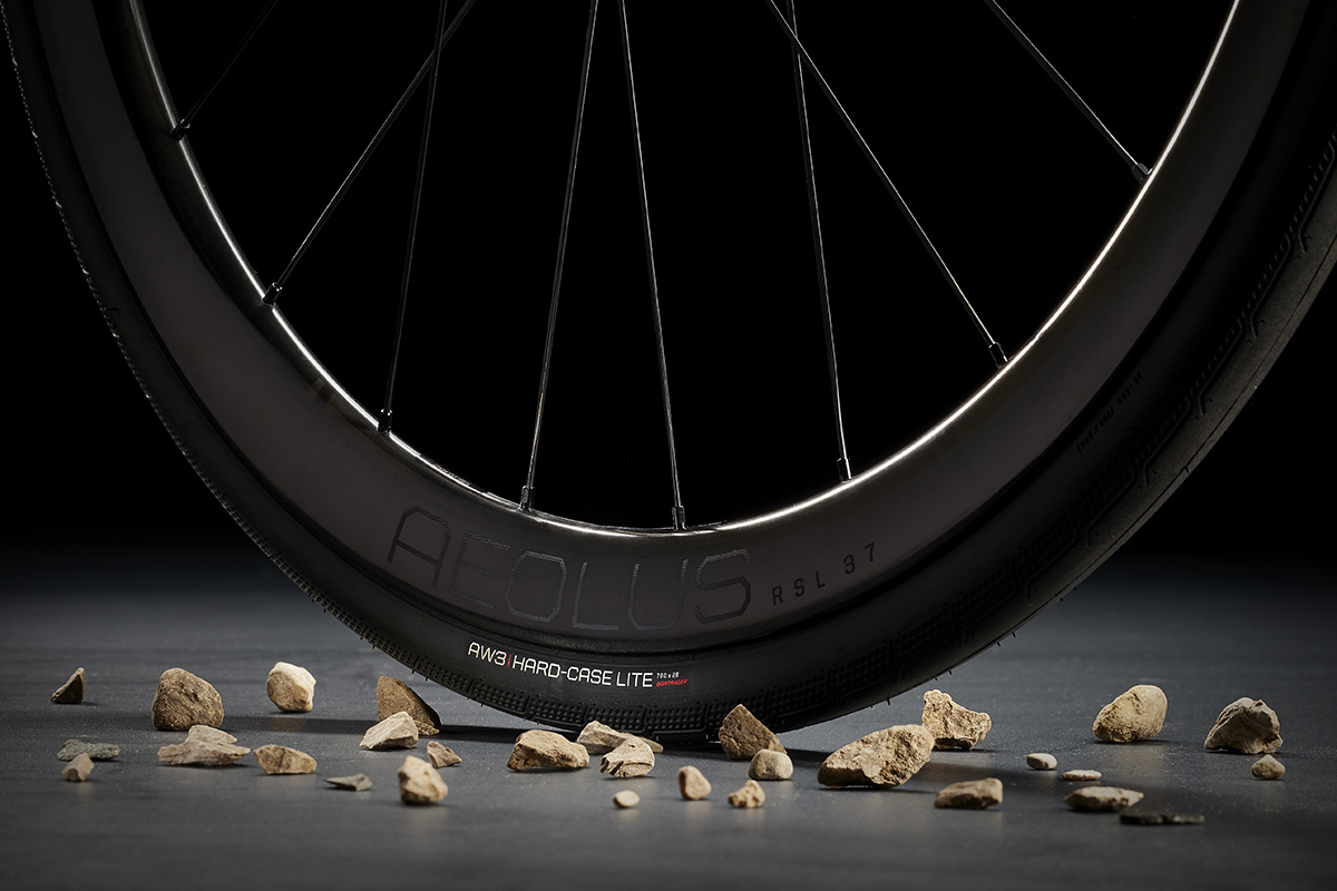 Neumático Bontrager AW3 con piedras