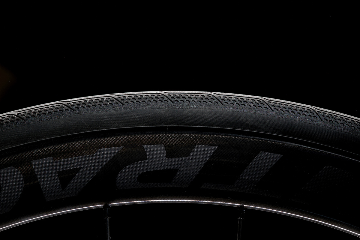 Neumático Bontrager AW3 en vista lateral