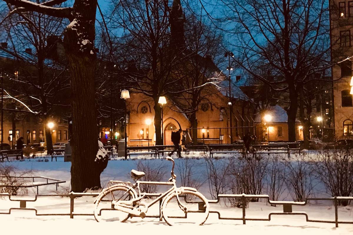 Bicicleta bajo la nieve