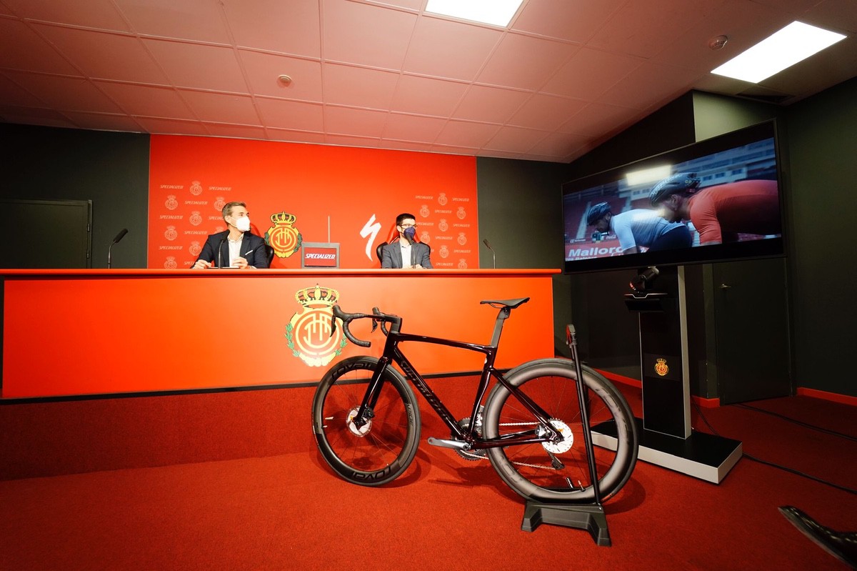 Specialized y RCD Mallorca presentan el nuevo acuerdo de patrocinio