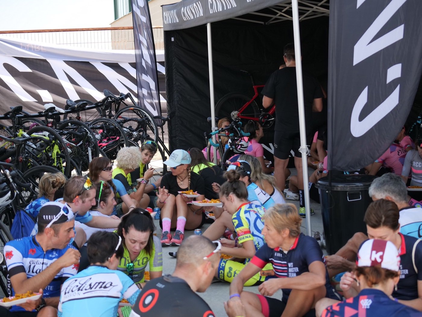 Rapha Women's 100 by Canyon. Ciclismo femenino.