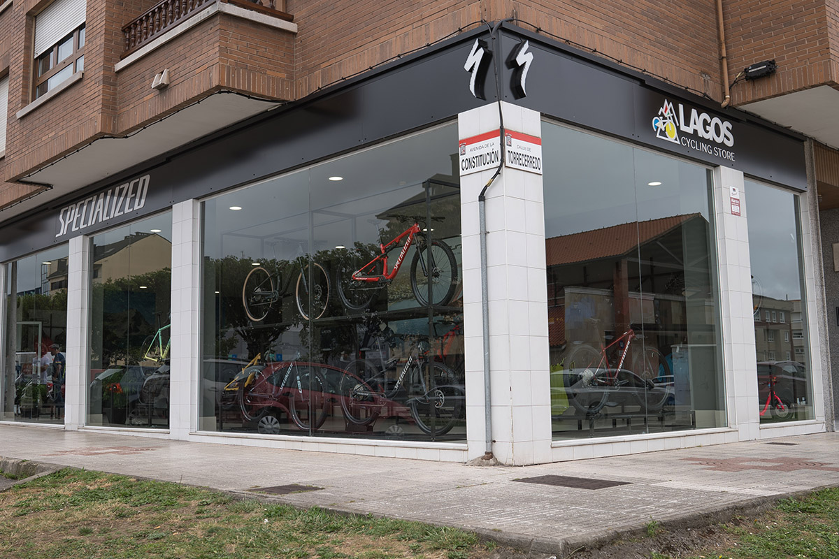 Specialized abre su Brand Store Lagos Cycling Store en Gijón