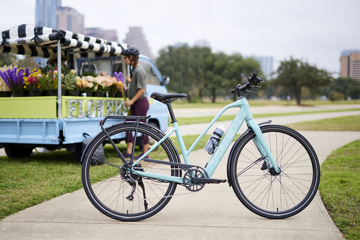 Trek presenta sus nuevas e-bikes Dual Sport+ y FX+ para un ciclismo versátil y urbano