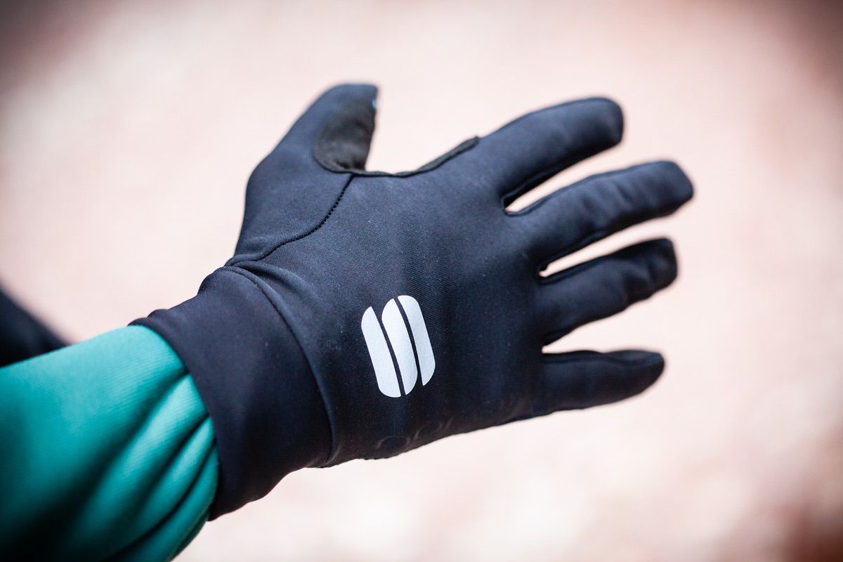 Detalle de la parte externa de los guantes Sportful Norain
