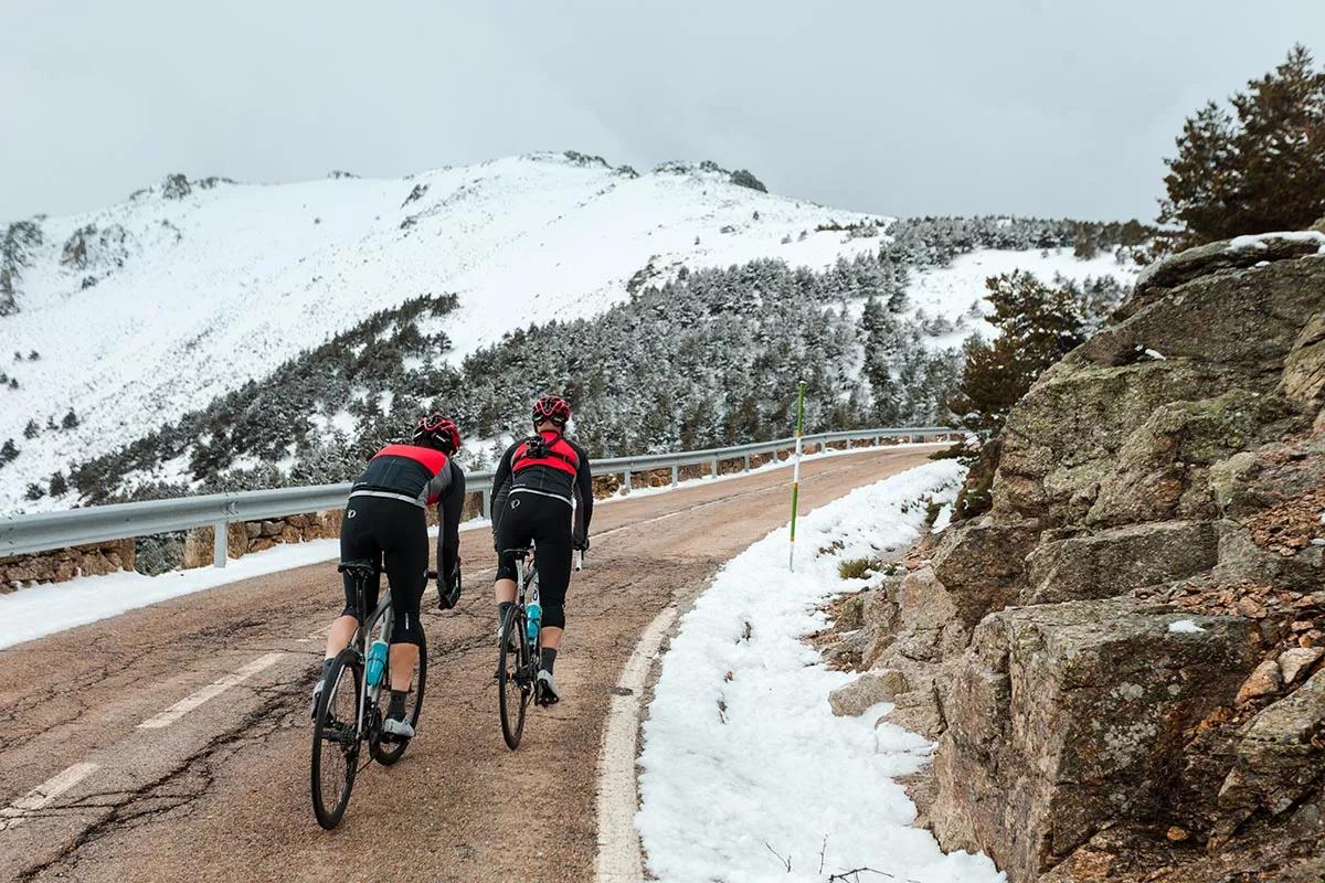 5 consejos básicos para practicar ciclismo con nieve