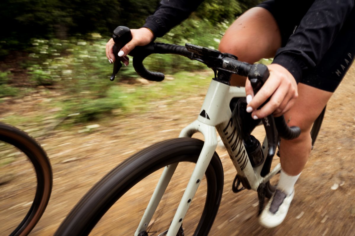 Nueva Canyon Grizl: dos conceptos gravel, ruedas propias… ¡Y otro revolucionario manillar!