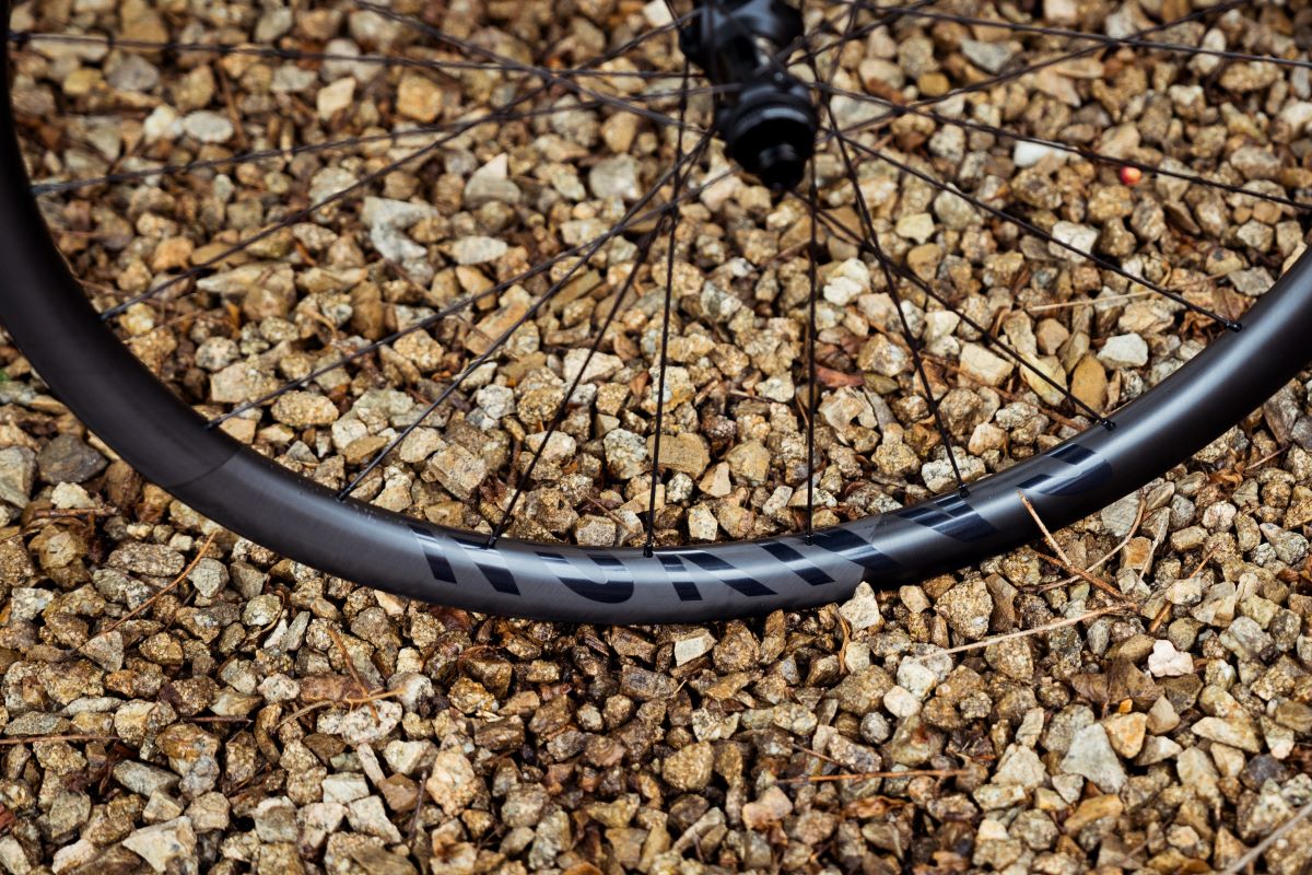Nueva Canyon Grizl: dos conceptos gravel, ruedas propias… ¡Y otro revolucionario manillar!