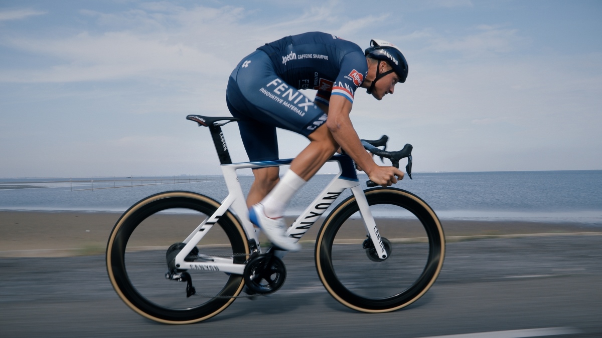 Van der Poel renueva con Canyon por 10 años más
