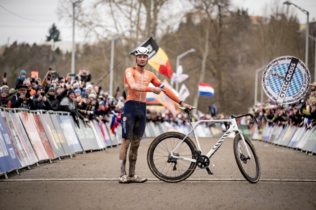 Van der Poel renueva con Canyon por 10 años más