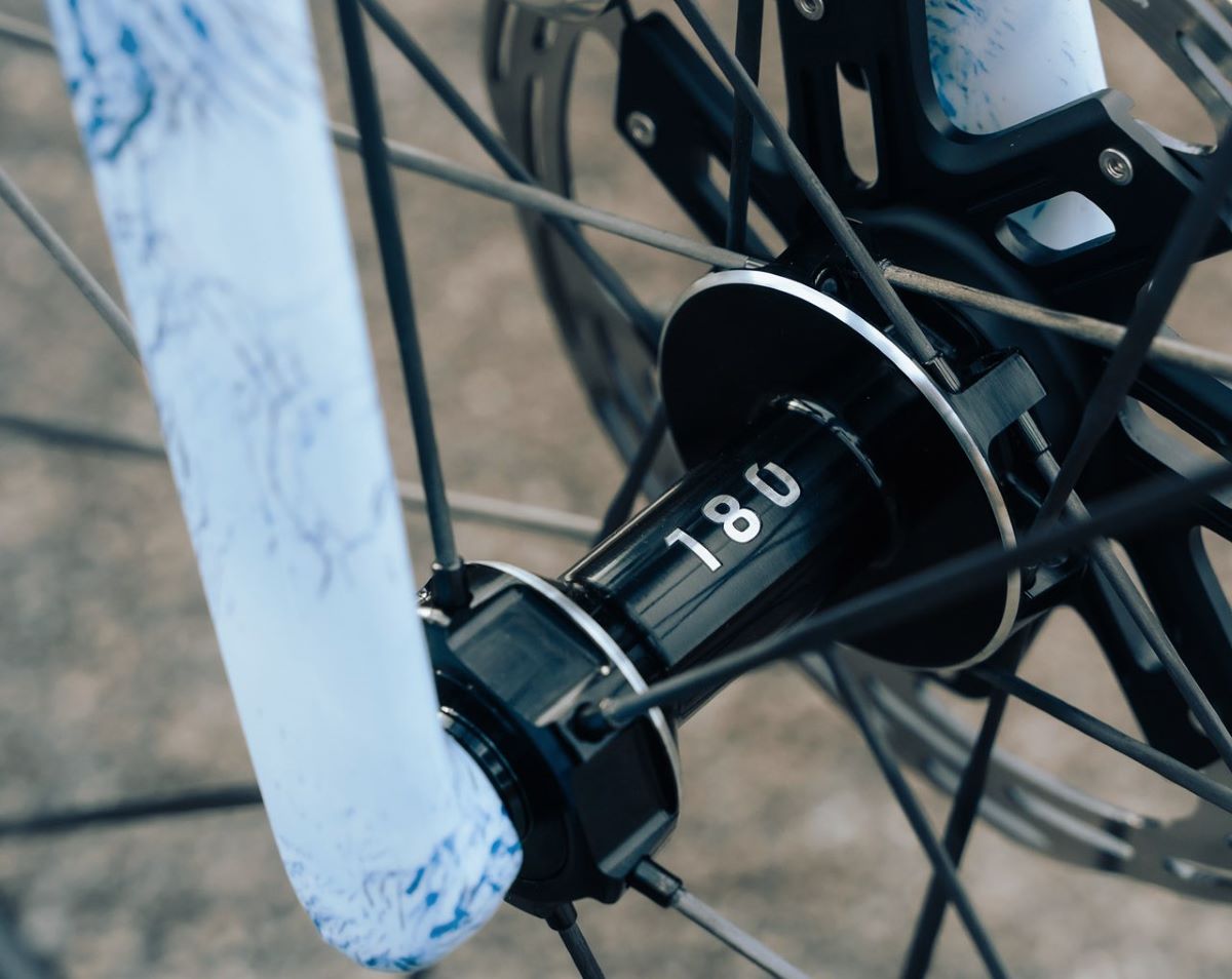 DT Swiss ARC 1100 SPLINE 38 CS ¡Con radios de carbono y menos de 1.200 g!