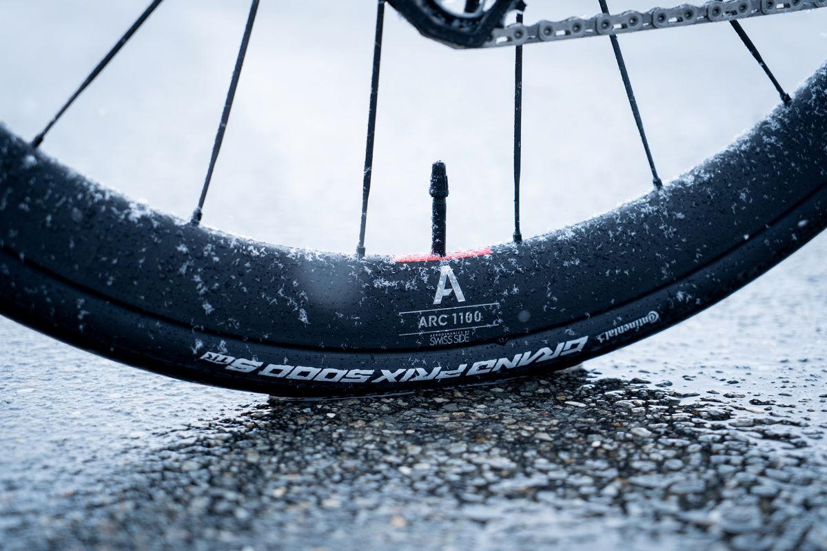 DT Swiss ARC 1100 SPLINE 38 CS ¡Con radios de carbono y menos de 1.200 g!