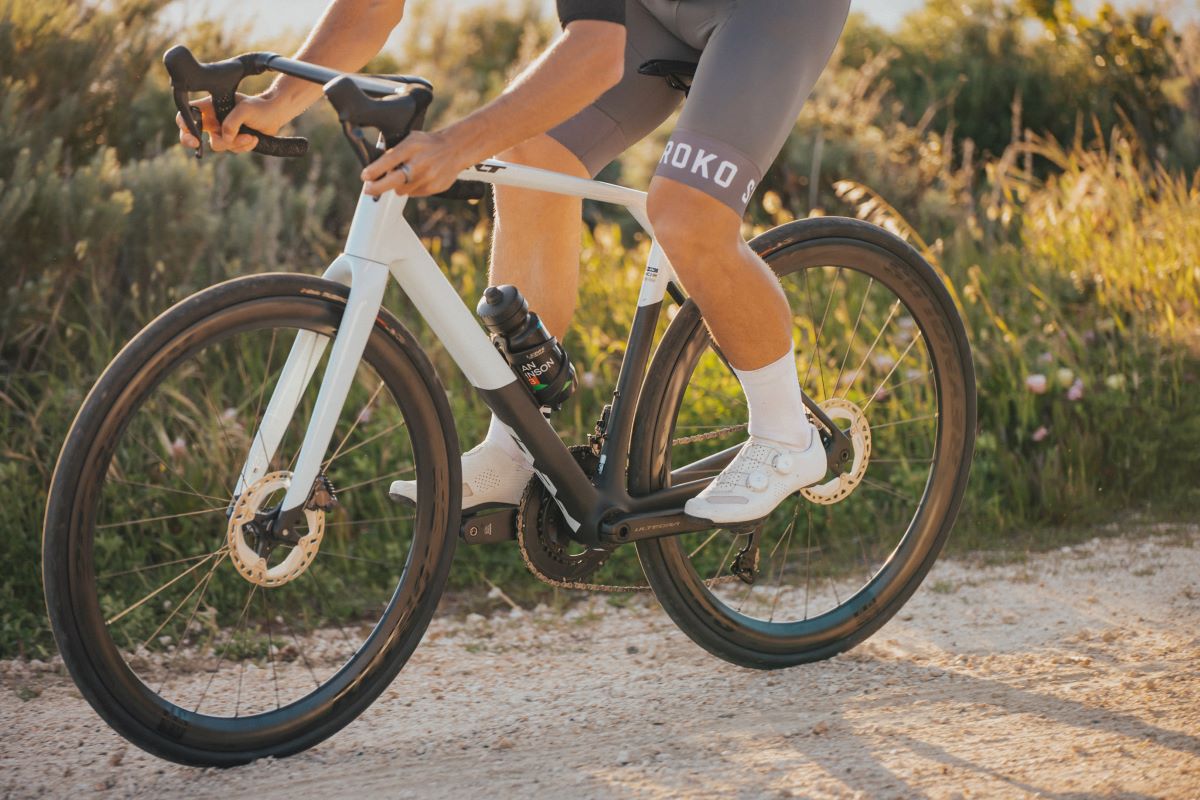 FELT Bicycles renueva su estructura y presenta dos nuevos modelos de carretera