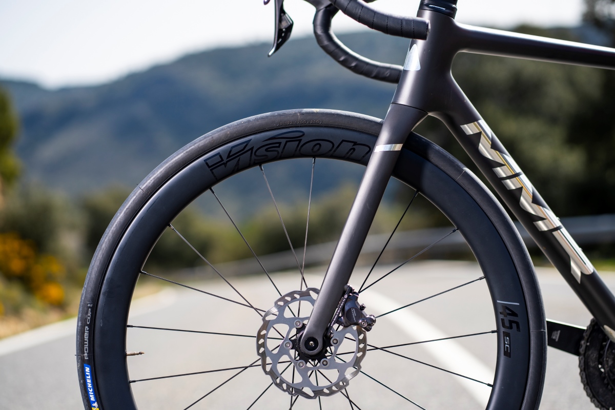 Primeras pedaladas: MMR Adrenaline 00 Plus, espíritu racing y carácter polivalente