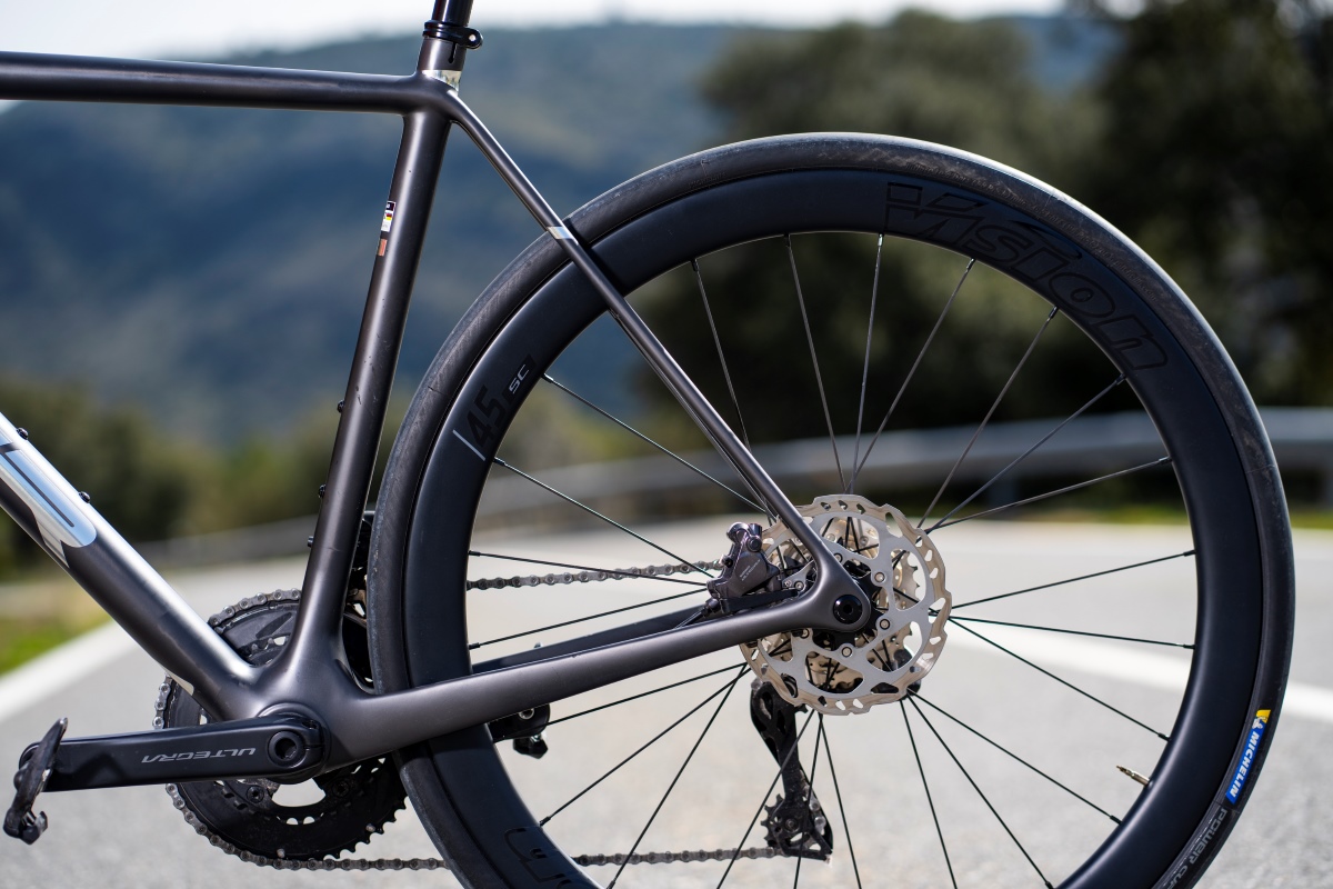 Primeras pedaladas: MMR Adrenaline 00 Plus, espíritu racing y carácter polivalente