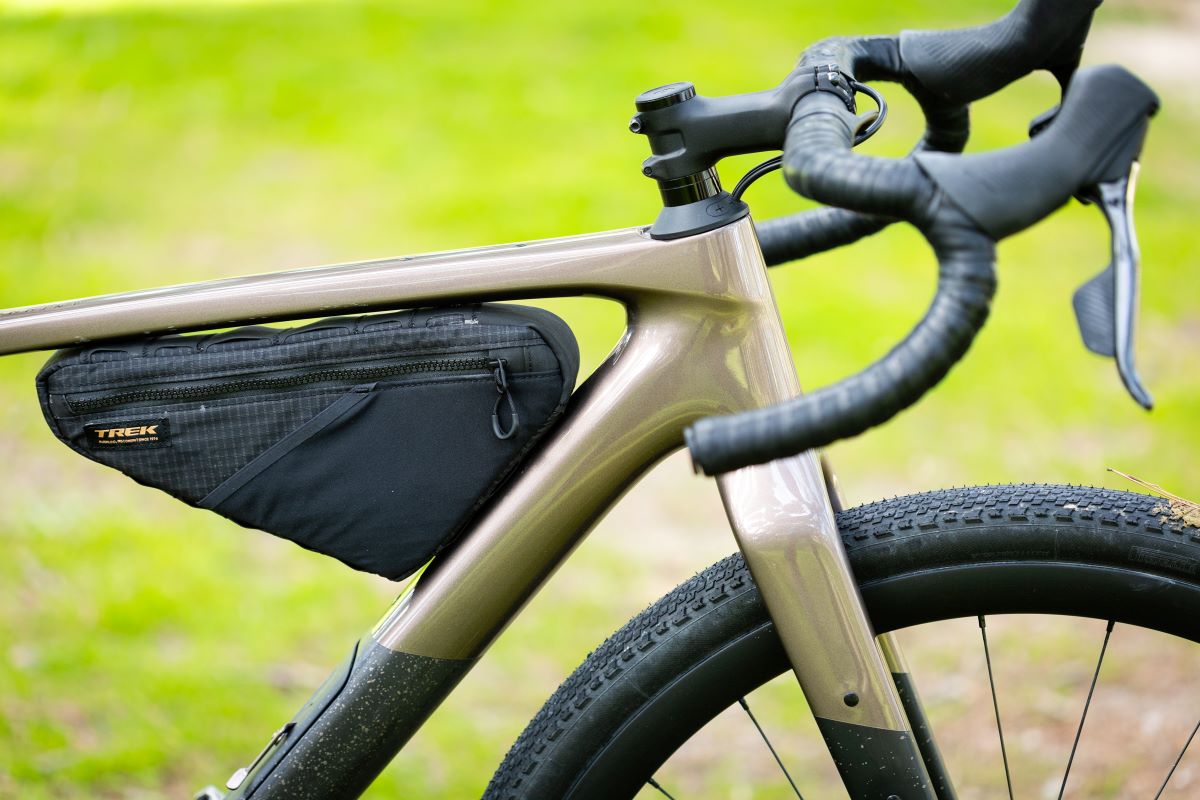 Probamos la bolsa de cuadro Trek Adventure 1.3L, práctica, fiable y bien integrada