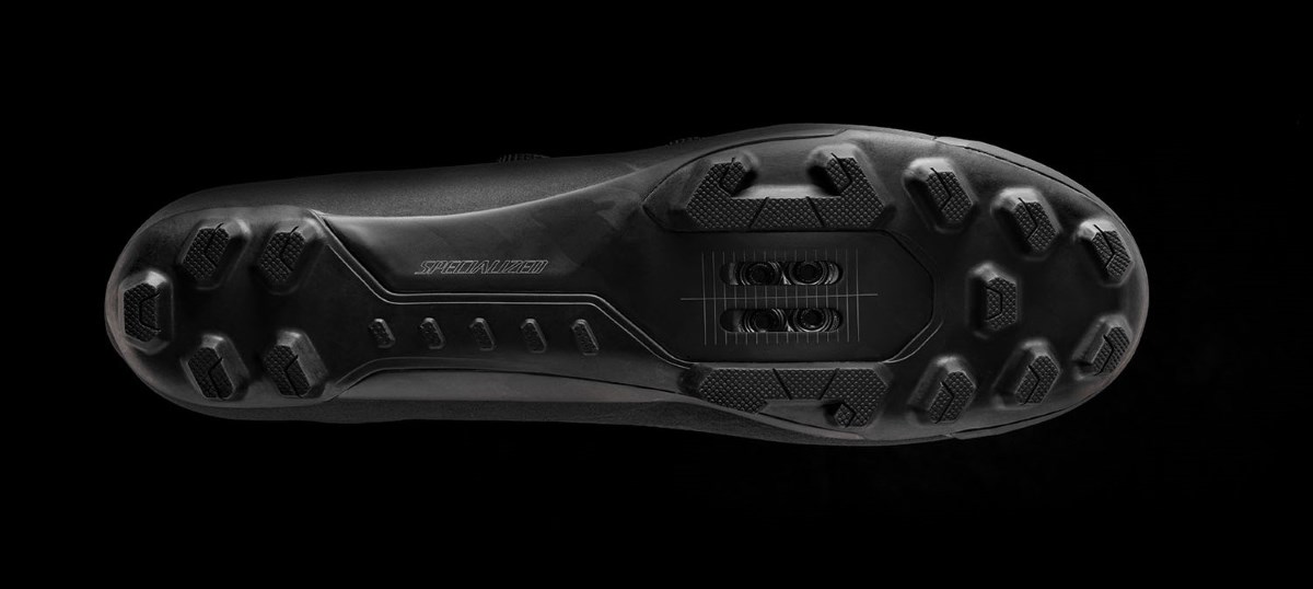 Specialized presenta las nuevas zapatillas Recon 1.0, 2.0 y 3.0 y el casco Search para gravel