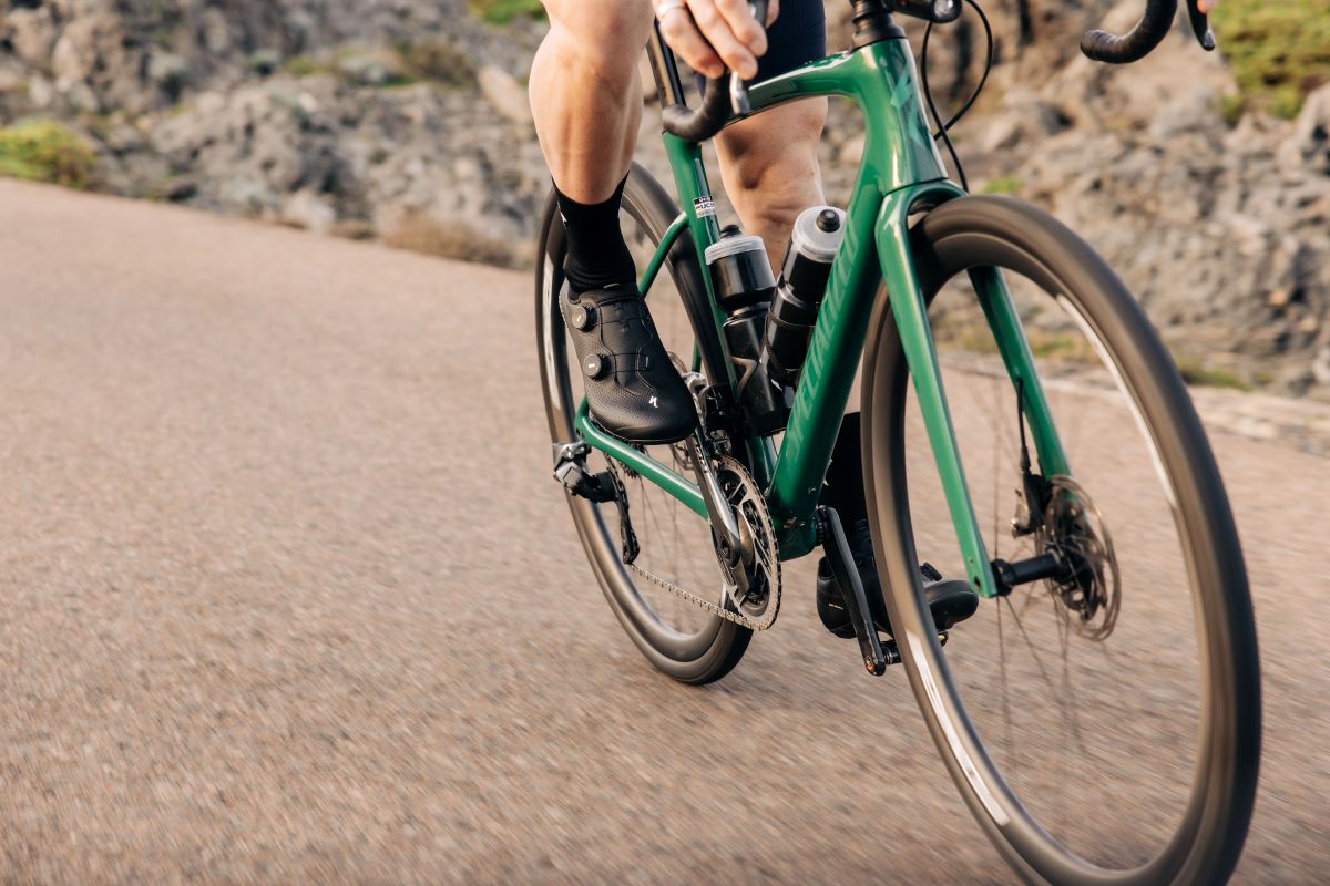 Specialized presenta el nuevo casco Propero 4 y las zapatillas Torch 2.0 y 3.0