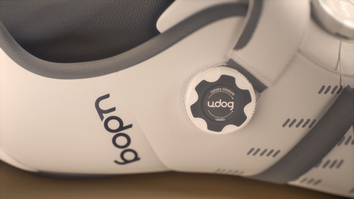 Udog Cento, la primera zapatilla de la marca con doble sistema de ajuste automático