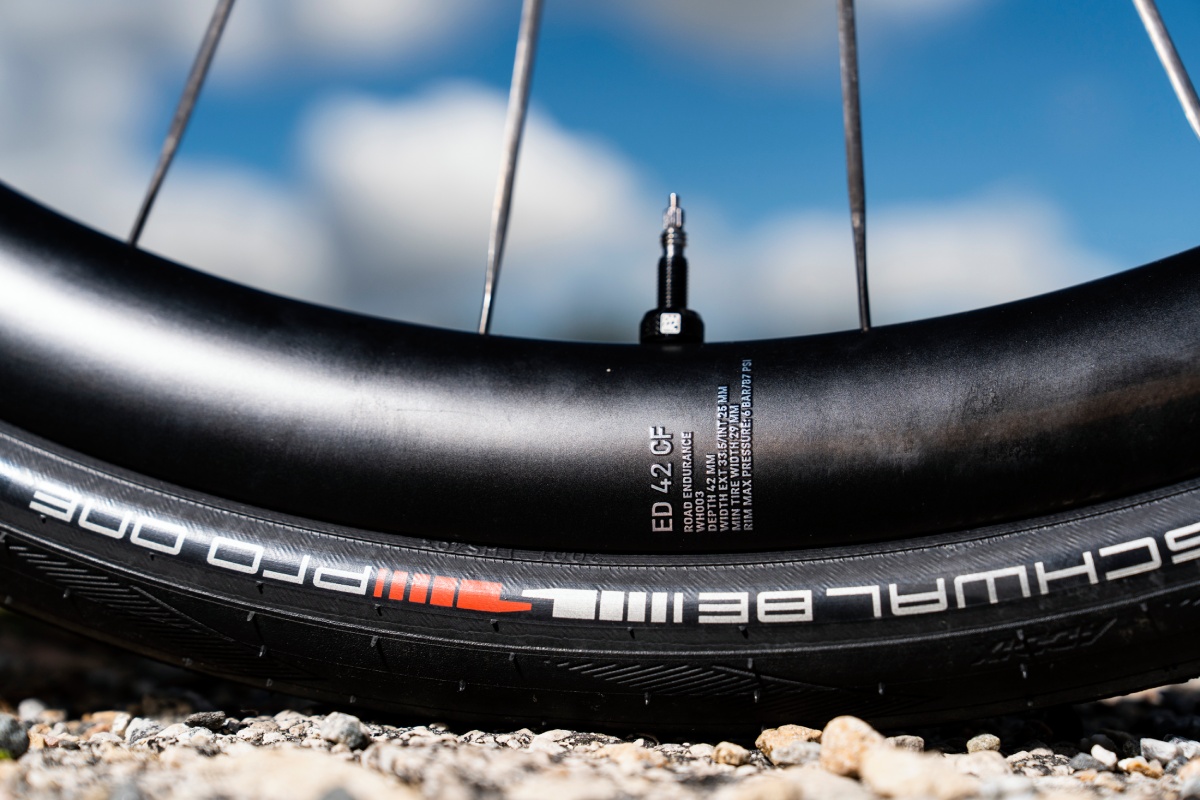 Primeras Pedaladas: Canyon Endurace CF SLX 7 AXS ¡Aero-confortable!