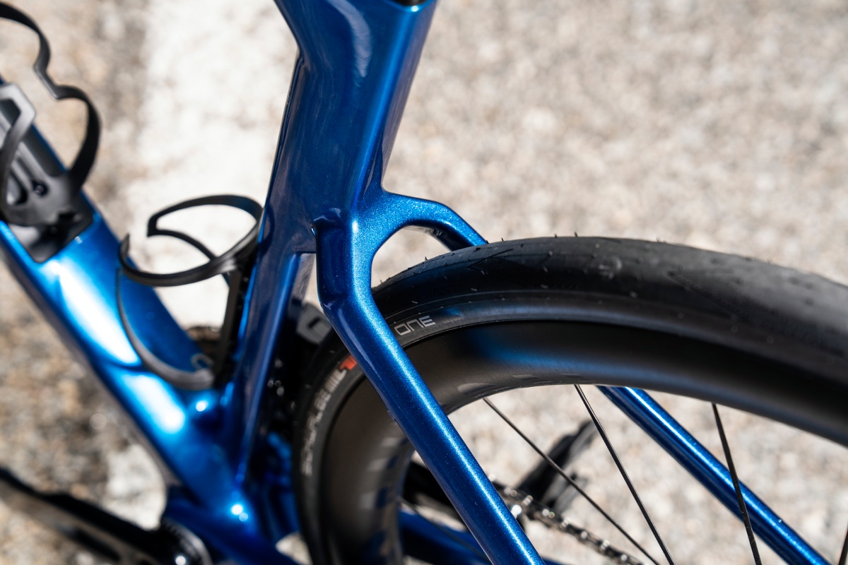 Primeras Pedaladas: Canyon Endurace CF SLX 7 AXS ¡Aero-confortable!