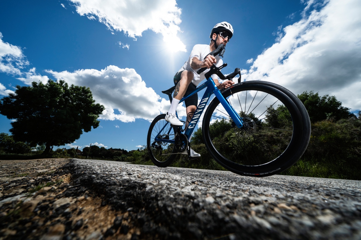 Primeras Pedaladas: Canyon Endurace CF SLX 7 AXS ¡Aero-confortable!
