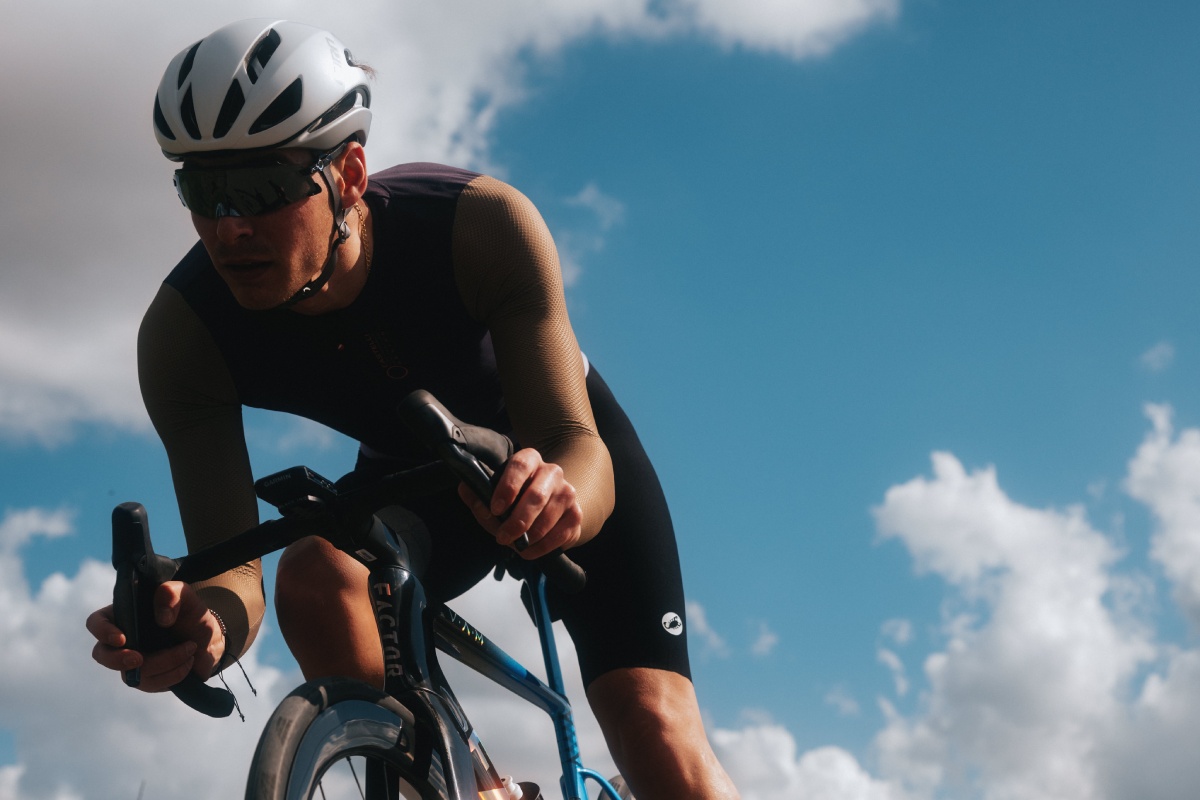 Castelli inaugura su colección Transition con la renovación del maillot Corretto LS